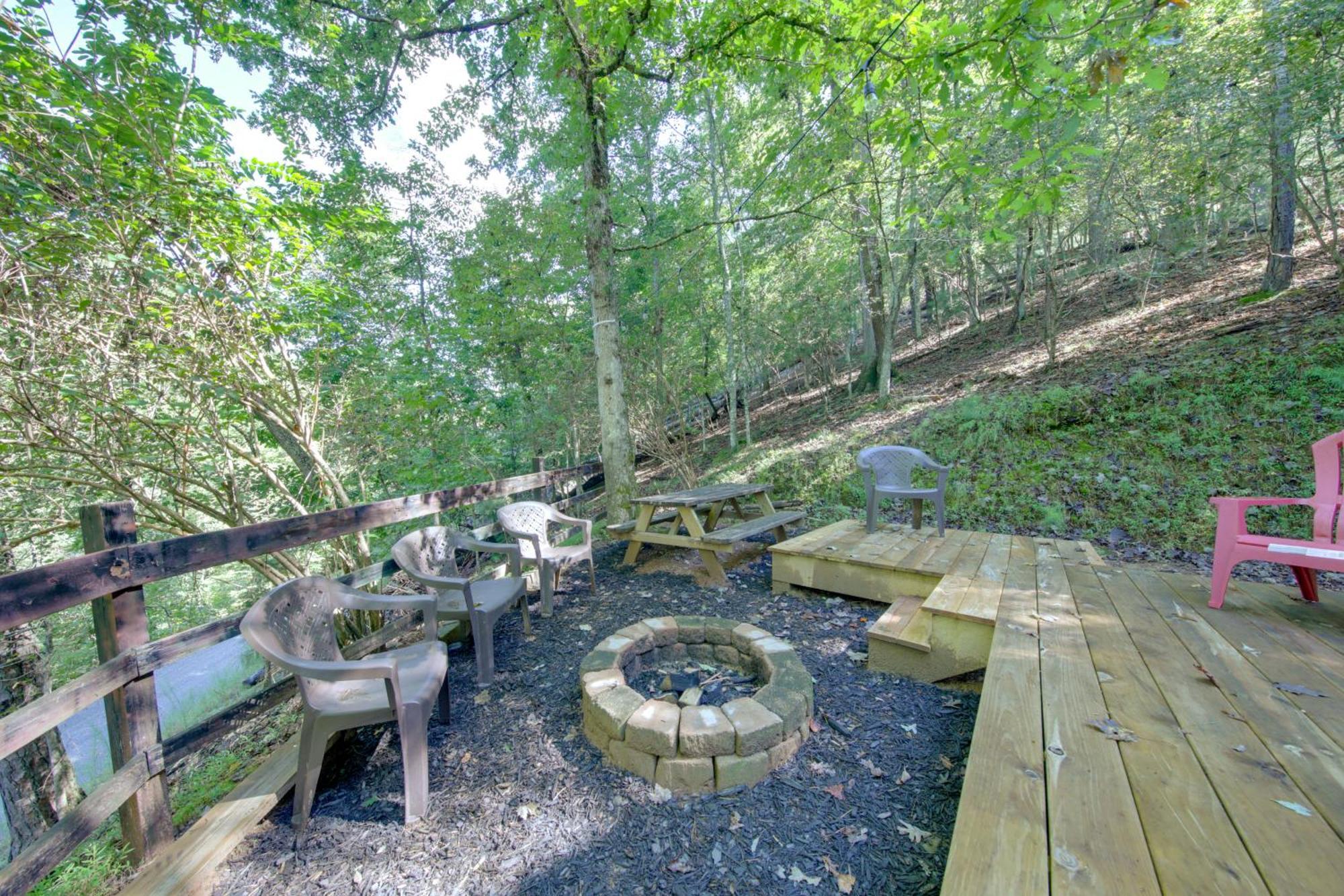 Pet-Friendly Ellijay Cabin In The Woods On 1 Acre! Villa Eksteriør bilde